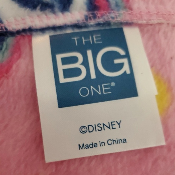 Disney Minnie Mouse Blanket 70 X 60, Ultra Soft Cozy Home Decor Lounge Plush - Picture 2 of 2